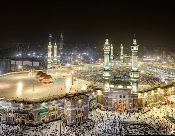 07 Days Deluxe Umrah Package