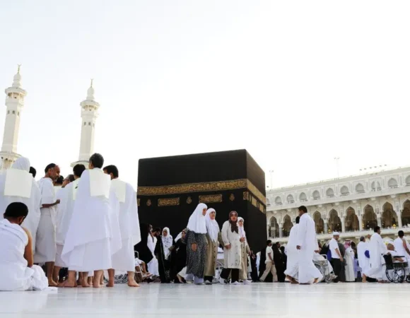 15 Days Deluxe Umrah Package