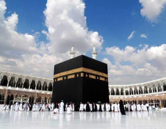 28 Days Deluxe Umrah Package